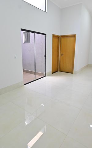 Casa à venda com 132m², 3 quartos e 4 vagas Casa à venda com 132m², 3 quartos e 4 vagasSala