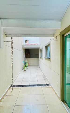 Casa de condomínio à venda com 210m², 3 quartos e 3 vagas Casa de condomínio à venda com 210m², 3 quartos e 3 vagasCorredor externo
