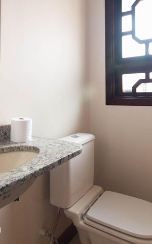 Casa à venda com 154m², 3 quartos e 2 vagasLavabo