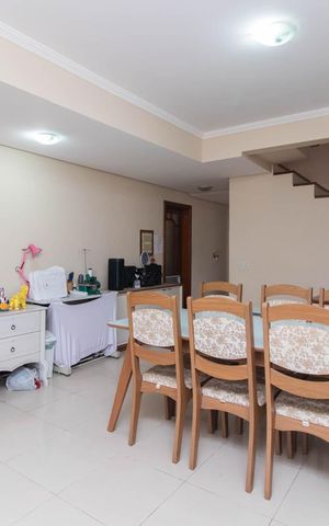 Casa à venda com 154m², 3 quartos e 2 vagasSala