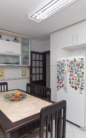 Casa à venda com 109m², 3 quartos e 3 vagas Casa à venda com 109m², 3 quartos e 3 vagasCozinha