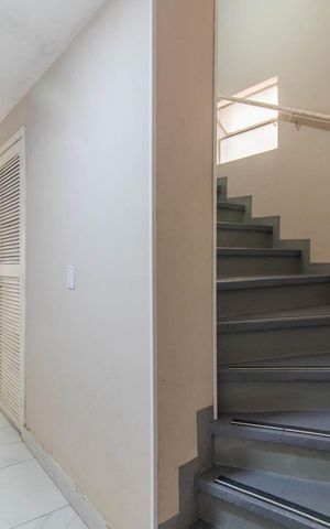Apartamento para alugar com 45m², 1 quarto e sem vagaEscadas