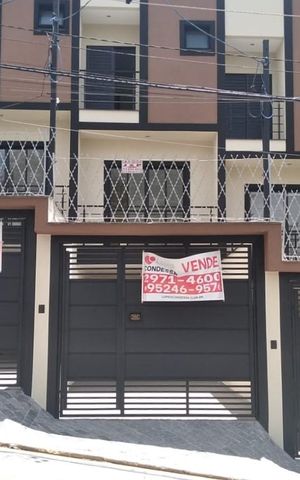 Casa à venda com 120m², 3 quartos e 2 vagas Casa à venda com 120m², 3 quartos e 2 vagasFachada