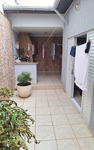 Casa à venda com 148m², 3 quartos e 2 vagas Casa à venda com 148m², 3 quartos e 2 vagasÁrea Externa