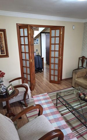Casa à venda com 148m², 3 quartos e 2 vagas Casa à venda com 148m², 3 quartos e 2 vagasSala
