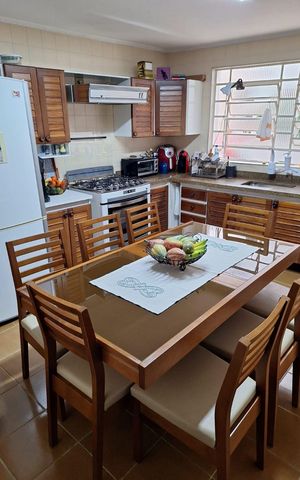 Casa à venda com 148m², 3 quartos e 2 vagas Casa à venda com 148m², 3 quartos e 2 vagasCozinha