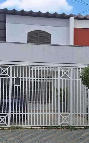 Casa à venda com 148m², 3 quartos e 2 vagas Casa à venda com 148m², 3 quartos e 2 vagasFachada
