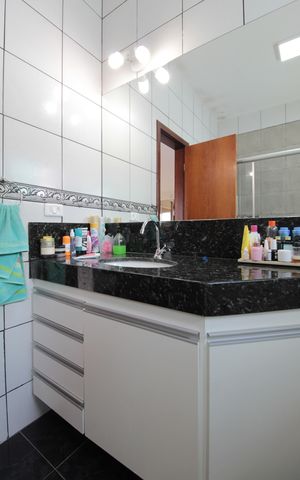 Casa à venda com 504m², 8 quartos e 7 vagasBanheiro da Suíte 1