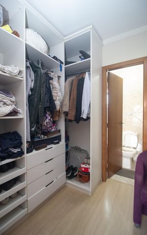 Casa à venda com 200m², 4 quartos e 1 vaga Casa à venda com 200m², 4 quartos e 1 vagaCloset