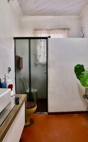 Casa à venda com 350m², 3 quartos e 4 vagas Casa à venda com 350m², 3 quartos e 4 vagasBanheiro