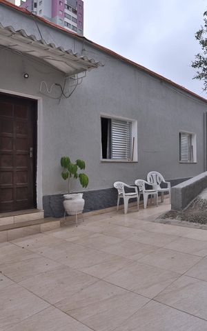Casa à venda com 350m², 3 quartos e 4 vagas Casa à venda com 350m², 3 quartos e 4 vagasQuintal