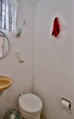 Casa à venda com 350m², 3 quartos e 4 vagas Casa à venda com 350m², 3 quartos e 4 vagasBanheiro de serviço