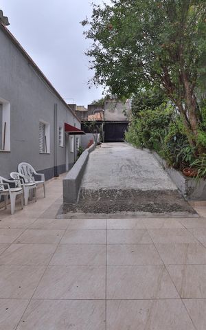 Casa à venda com 350m², 3 quartos e 4 vagas Casa à venda com 350m², 3 quartos e 4 vagasQuintal