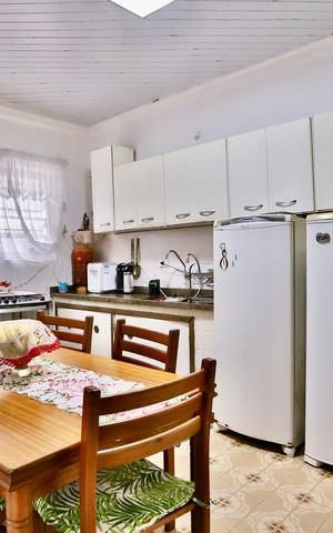 Casa à venda com 350m², 3 quartos e 4 vagas Casa à venda com 350m², 3 quartos e 4 vagasCozinha