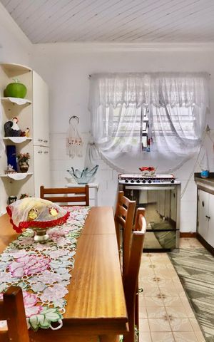 Casa à venda com 350m², 3 quartos e 4 vagas Casa à venda com 350m², 3 quartos e 4 vagasCozinha