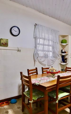 Casa à venda com 350m², 3 quartos e 4 vagas Casa à venda com 350m², 3 quartos e 4 vagasSala
