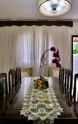 Casa à venda com 350m², 3 quartos e 4 vagas Casa à venda com 350m², 3 quartos e 4 vagasSala
