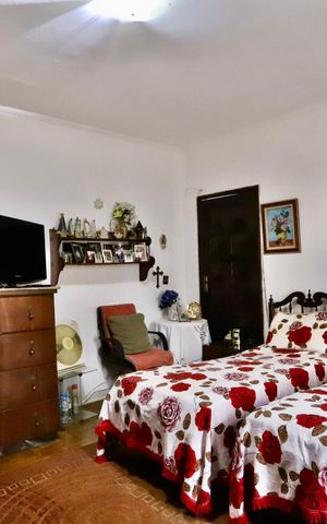 Casa à venda com 350m², 3 quartos e 4 vagas Casa à venda com 350m², 3 quartos e 4 vagasQuarto 1