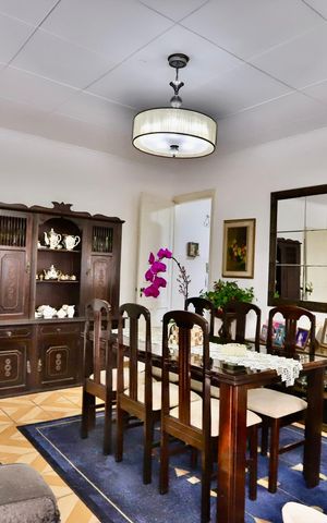 Casa à venda com 350m², 3 quartos e 4 vagas Casa à venda com 350m², 3 quartos e 4 vagasSala