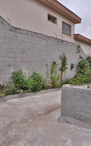 Casa à venda com 350m², 3 quartos e 4 vagas Casa à venda com 350m², 3 quartos e 4 vagasQuintal