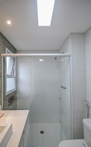 Apartamento à venda com 242m², 4 quartos e 3 vagas Apartamento à venda com 242m², 4 quartos e 3 vagasBanheiro da Suíte 2