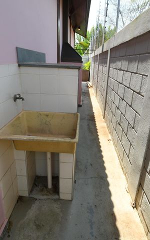 Casa de condomínio à venda com 487m², 4 quartos e 3 vagasEdícula