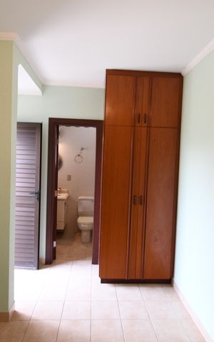 Casa de condomínio à venda com 487m², 4 quartos e 3 vagasEdícula