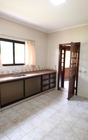 Casa de condomínio à venda com 487m², 4 quartos e 3 vagasEdícula