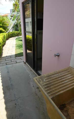 Casa de condomínio à venda com 487m², 4 quartos e 3 vagasEdícula