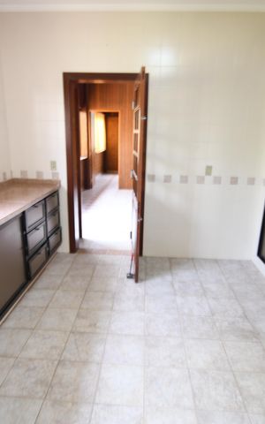 Casa de condomínio à venda com 487m², 4 quartos e 3 vagasEdícula