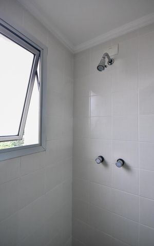 Apartamento para alugar com 179m², 4 quartos e 3 vagasChuveiro da Suíte 1
