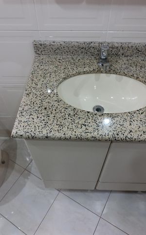 Apartamento à venda com 81m², 2 quartos e 2 vagasBanheiro da Suíte