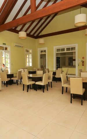 Casa de condomínio à venda com 218m², 4 quartos e 2 vagas Casa de condomínio à venda com 218m², 4 quartos e 2 vagasÁrea comum - Salão de festas 1