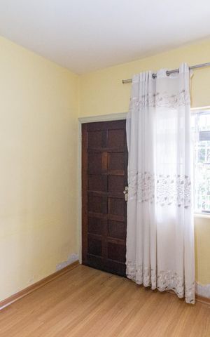 Casa à venda com 160m², 4 quartos e 2 vagasSala