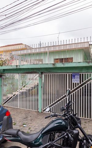 Casa à venda com 160m², 4 quartos e 2 vagasFachada