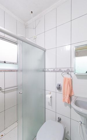 Casa à venda com 160m², 4 quartos e 2 vagasBanheiro de serviço