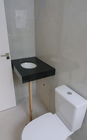 Casa à venda com 150m², 3 quartos e 4 vagasBanheiro da Suíte 2