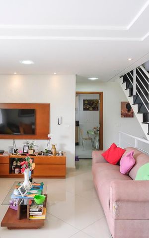 Casa à venda com 249m², 3 quartos e 3 vagasSala