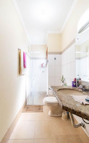 Casa à venda com 175m², 3 quartos e 2 vagasBanheiro