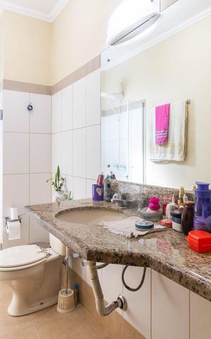 Casa à venda com 175m², 3 quartos e 2 vagasBanheiro
