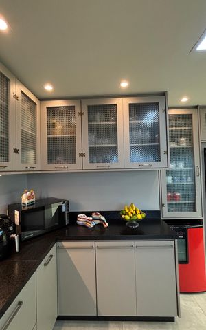 Apartamento à venda com 300m², 3 quartos e 5 vagas Apartamento à venda com 300m², 3 quartos e 5 vagasCozinha