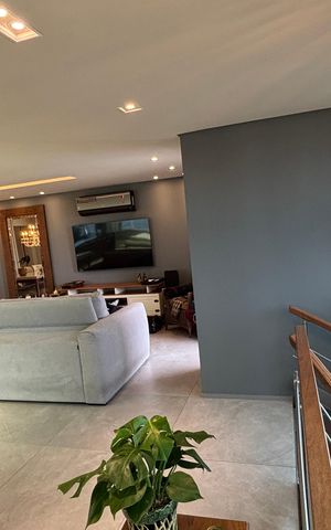 Apartamento à venda com 300m², 3 quartos e 5 vagas Apartamento à venda com 300m², 3 quartos e 5 vagasEscada