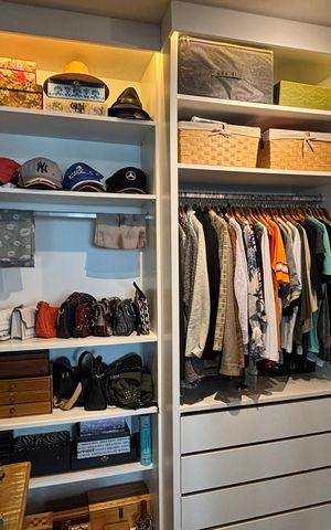 Apartamento à venda com 300m², 3 quartos e 5 vagas Apartamento à venda com 300m², 3 quartos e 5 vagasSuíte 3 Closet