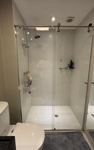 Apartamento à venda com 300m², 3 quartos e 5 vagas Apartamento à venda com 300m², 3 quartos e 5 vagasBanheiro da Suíte 2