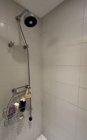 Apartamento à venda com 300m², 3 quartos e 5 vagas Apartamento à venda com 300m², 3 quartos e 5 vagasBanheiro da Suíte 2