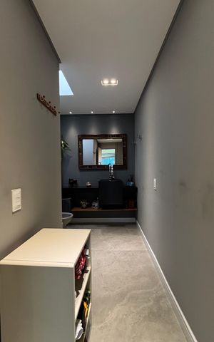 Apartamento à venda com 300m², 3 quartos e 5 vagas Apartamento à venda com 300m², 3 quartos e 5 vagasLavabo
