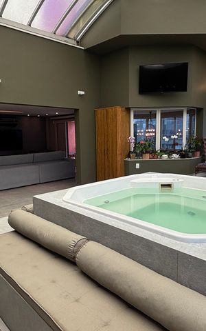 Apartamento à venda com 300m², 3 quartos e 5 vagas Apartamento à venda com 300m², 3 quartos e 5 vagasCobertura - Hidromassagem