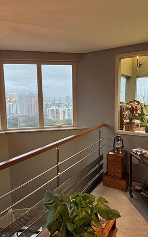 Apartamento à venda com 300m², 3 quartos e 5 vagas Apartamento à venda com 300m², 3 quartos e 5 vagasEscada