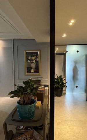 Apartamento à venda com 300m², 3 quartos e 5 vagas Apartamento à venda com 300m², 3 quartos e 5 vagasSala