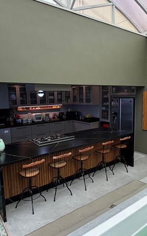 Apartamento à venda com 300m², 3 quartos e 5 vagas Apartamento à venda com 300m², 3 quartos e 5 vagasCobertura - Hidromassagem